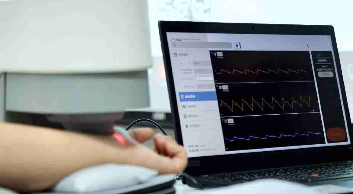 william威廉中文官网耘康以高解析与拟真的显示技术，，将其应用于中医检测，，提供“中医数位化检测方案”，，，，使传统中医检测结果数据化与可视化