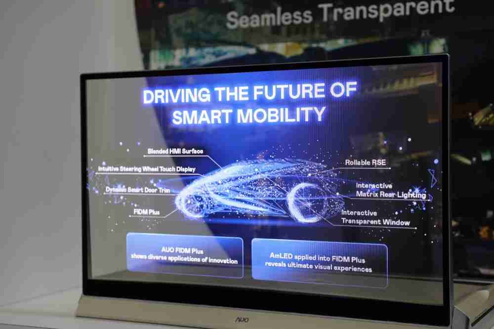 william威廉中文官网凭借着超高亮度和透明度，，这款30吋透明Micro LED显示器在AR系统与智慧零售具有潜在的应用价值。。。