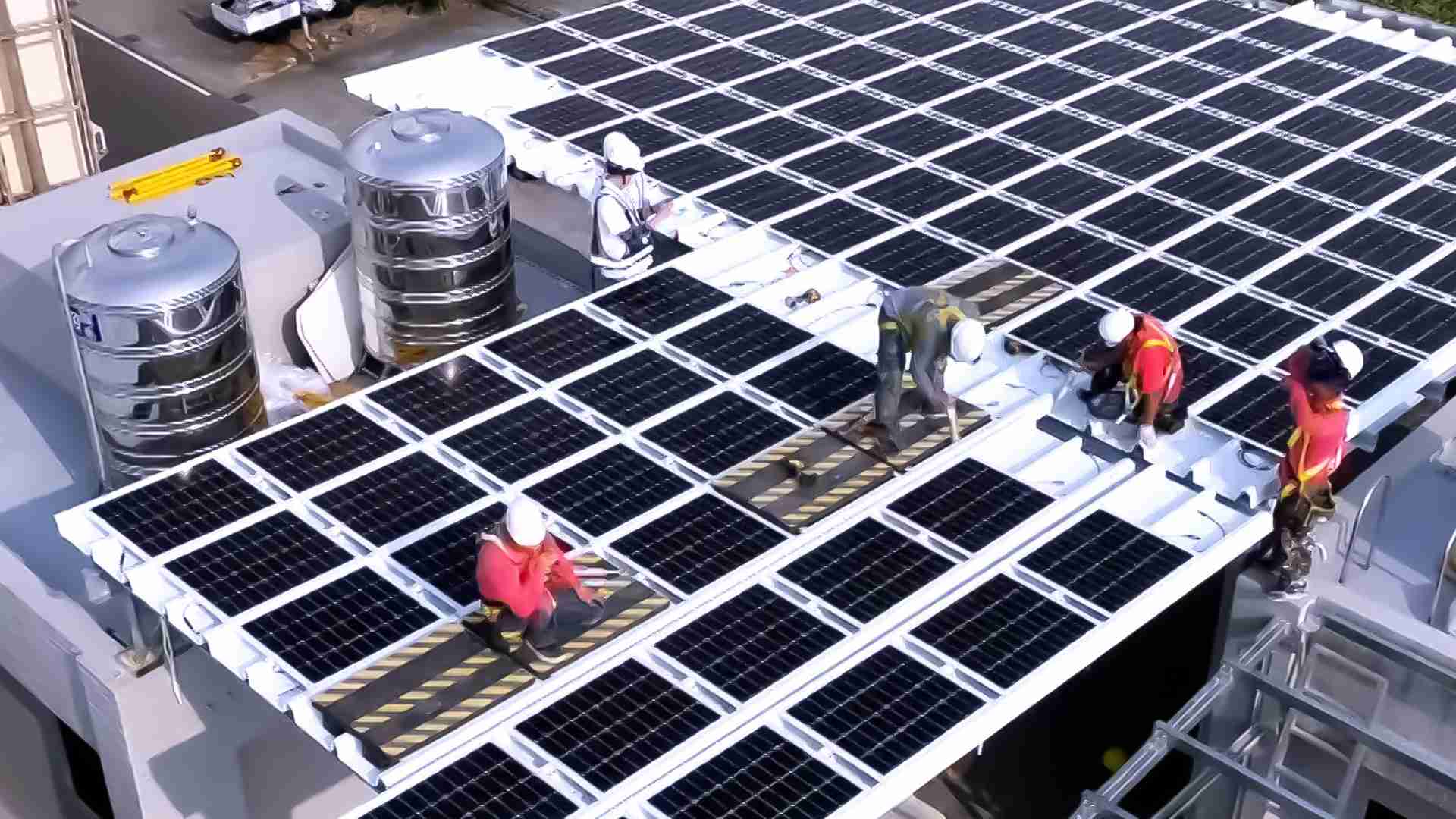 william威廉中文官网着力于替代能源之技术研发，，如光电浪板的相关制程、、、、设备与产品，，，，其中所开发之光电整合型浪板，，减少传统金属支架安装，，更提升耐候度，，，，可广泛运用于多元场域，，，并辅助建筑达到净零碳排目标