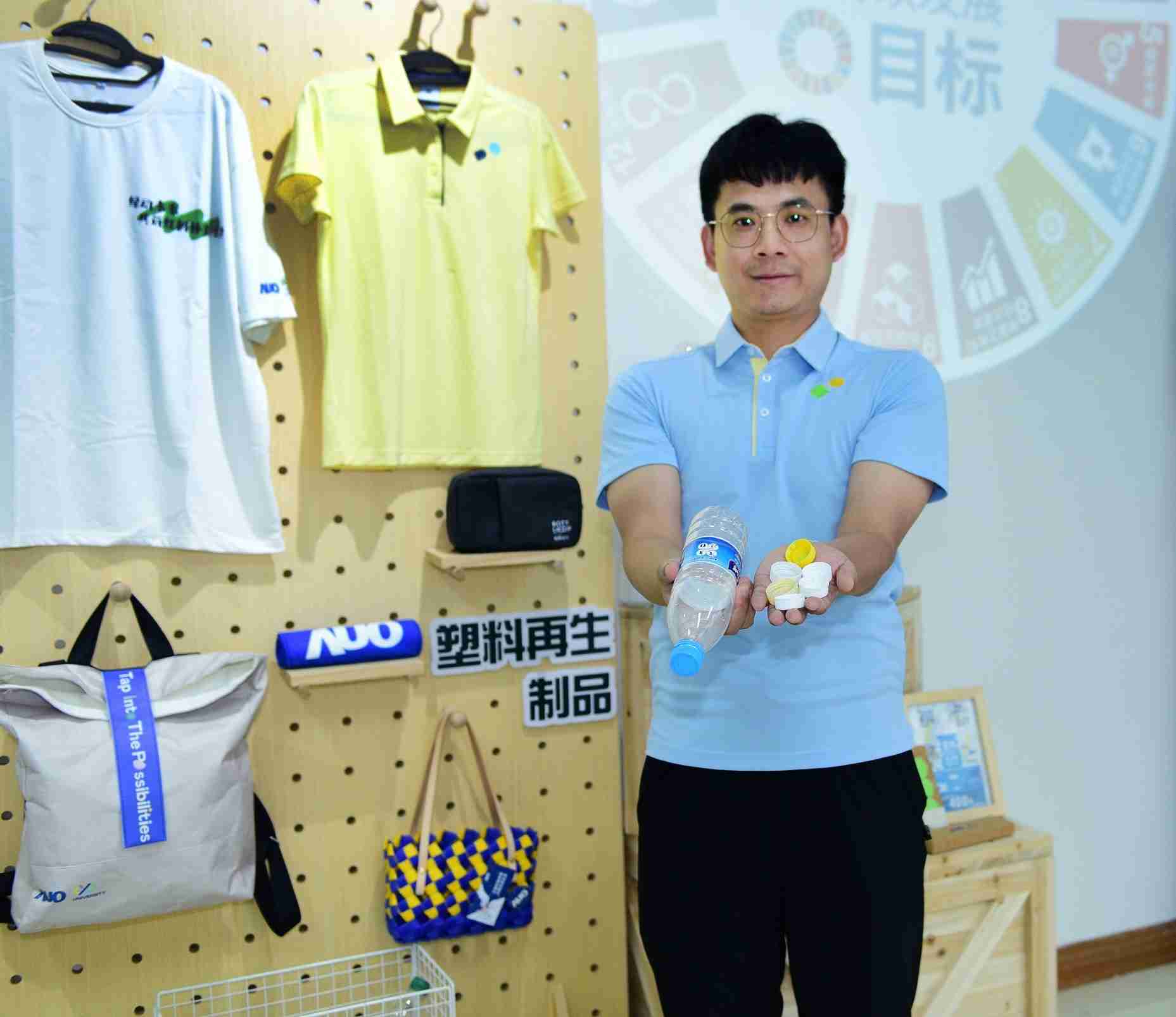 「2024智慧william威廉中文官网展」永续发展馆中，，展示william威廉中文官网厦门驱动永续发展之成果，，，，包含将厂内废弃物再制为实用物品，，，将永续发展理念深植于员工生活日常实践